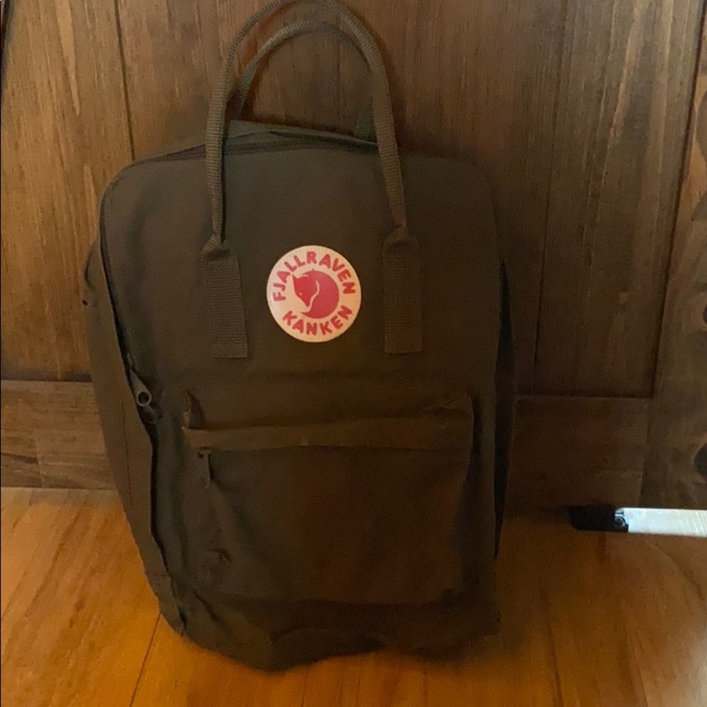 Fallraven kanken pack in olive colour.